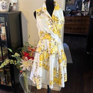 Jessica Howard beautiful silky dress with yellow flowers zip on the side size 4